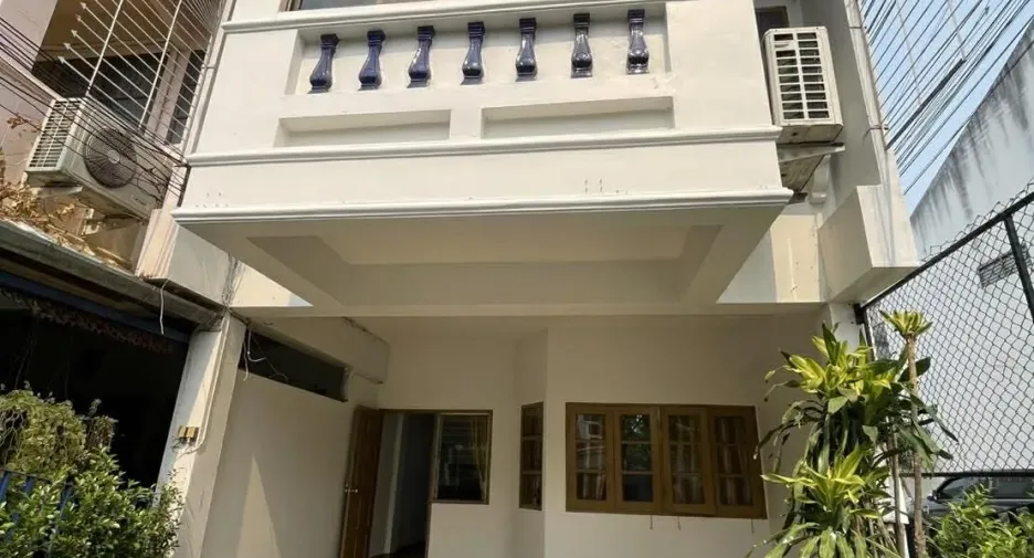 For rent 2 bedrooms townhouse in Mueang Chiang Mai, Chiang Mai
