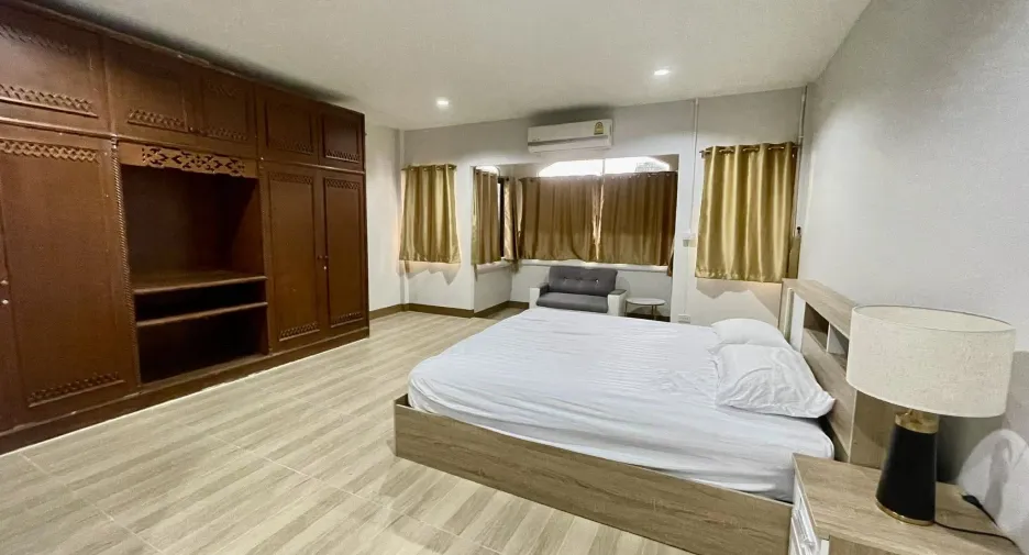 For rent 2 bedrooms townhouse in Mueang Chiang Mai, Chiang Mai