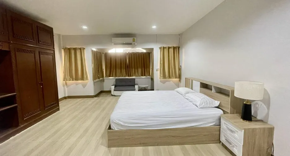 For rent 2 bedrooms townhouse in Mueang Chiang Mai, Chiang Mai
