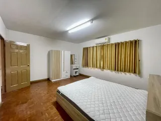 For rent 2 bedrooms townhouse in Mueang Chiang Mai, Chiang Mai