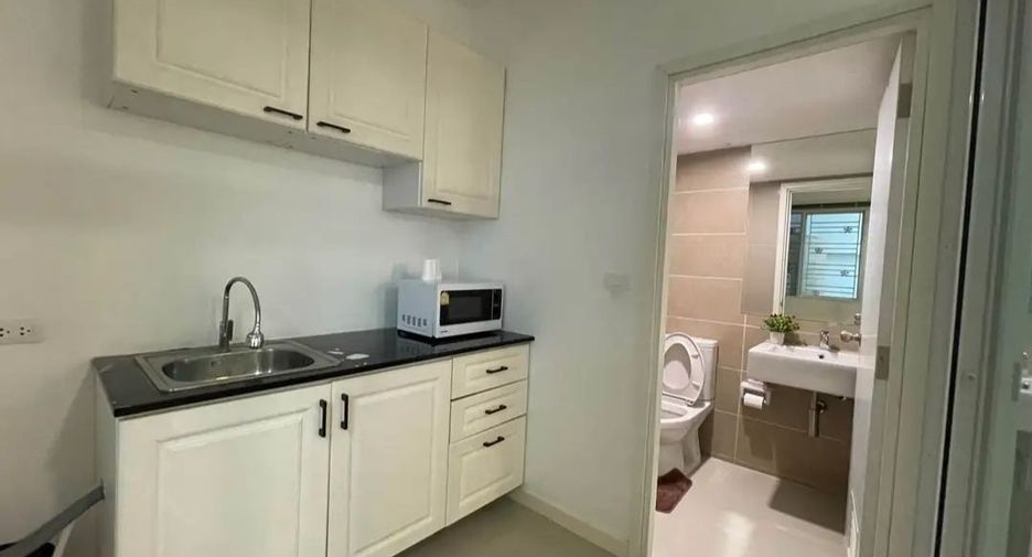 Casa adosada en alquiler de 3 habitaciones en Mueang Chiang Mai, Chiang Mai