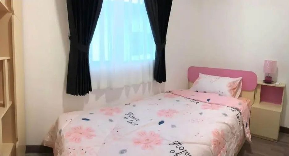 Casa adosada en alquiler de 3 habitaciones en Mueang Chiang Mai, Chiang Mai