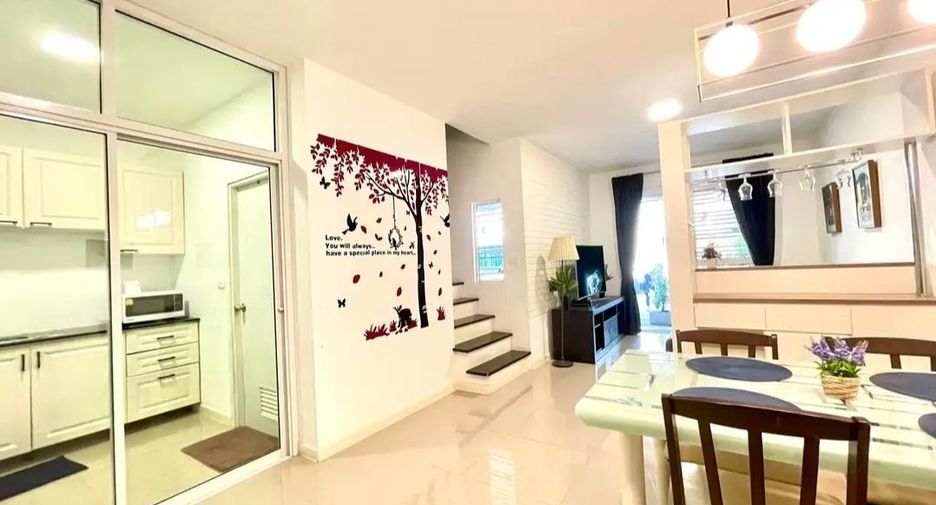 Casa adosada en alquiler de 3 habitaciones en Mueang Chiang Mai, Chiang Mai