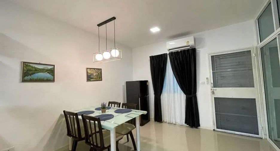 Casa adosada en alquiler de 3 habitaciones en Mueang Chiang Mai, Chiang Mai