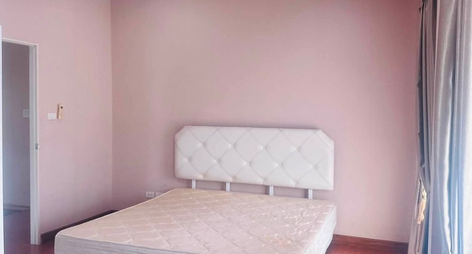 For rent 3 bedrooms house in San Kamphaeng, Chiang Mai