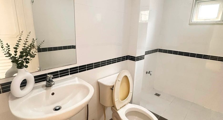 For rent 3 bedrooms house in San Kamphaeng, Chiang Mai