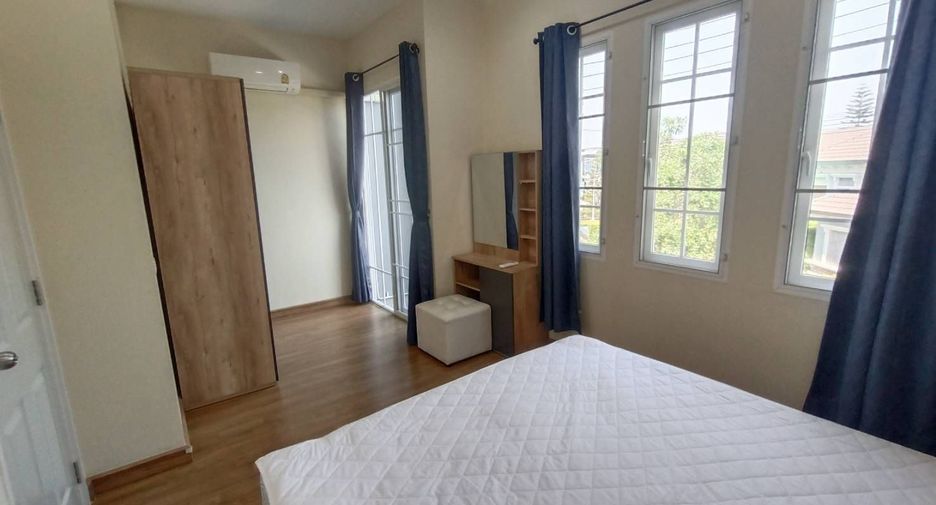 For rent 4 bedrooms townhouse in Mueang Chiang Mai, Chiang Mai