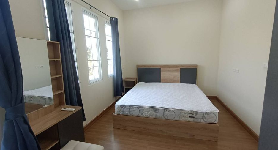 For rent 4 bedrooms townhouse in Mueang Chiang Mai, Chiang Mai
