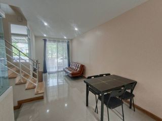 For rent 4 bedrooms townhouse in Mueang Chiang Mai, Chiang Mai