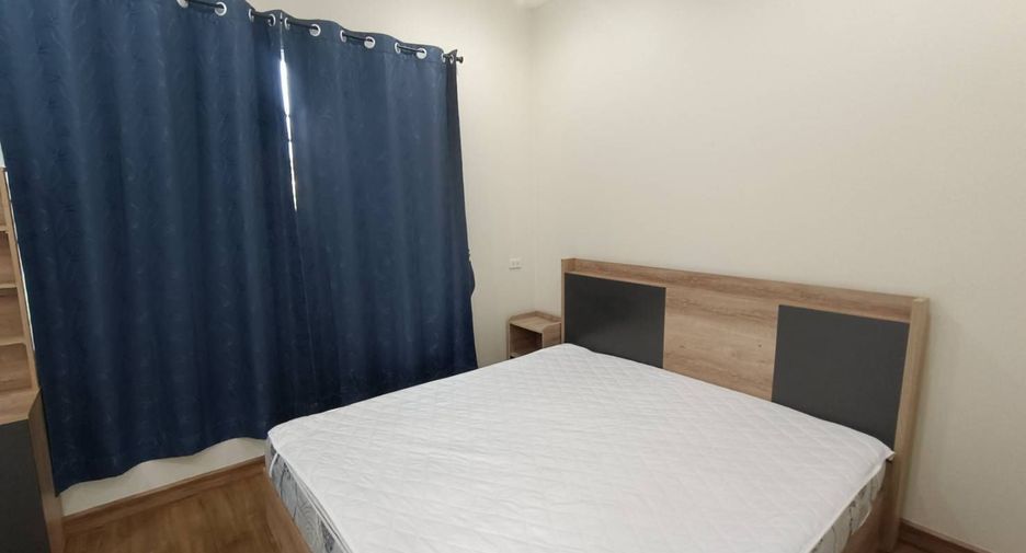 For rent 4 bedrooms townhouse in Mueang Chiang Mai, Chiang Mai