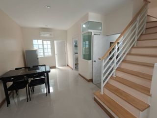 For rent 4 bedrooms townhouse in Mueang Chiang Mai, Chiang Mai