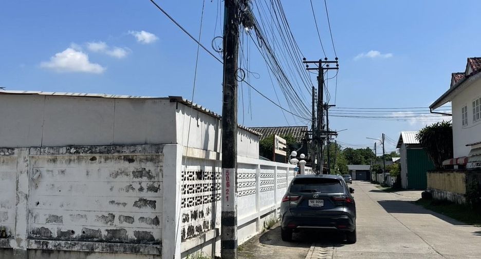 For rent 2 bedrooms townhouse in Mueang Chiang Mai, Chiang Mai