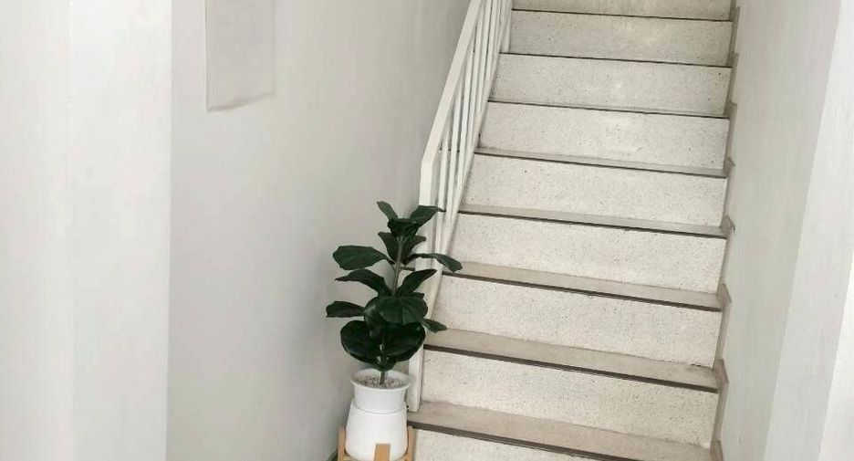 For rent 2 bedrooms townhouse in Mueang Chiang Mai, Chiang Mai