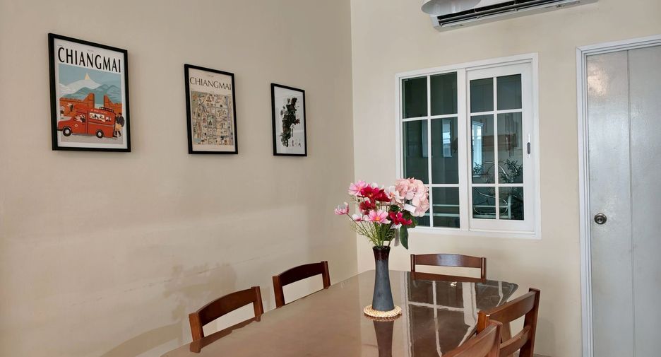 For rent 2 bedrooms townhouse in Mueang Chiang Mai, Chiang Mai
