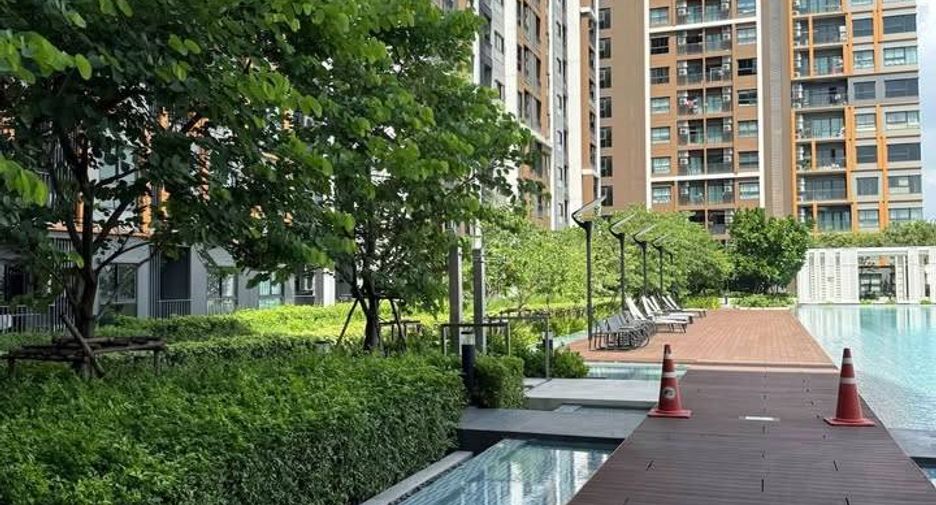 For rent 2 bedrooms condo in Bang Phlat, Bangkok