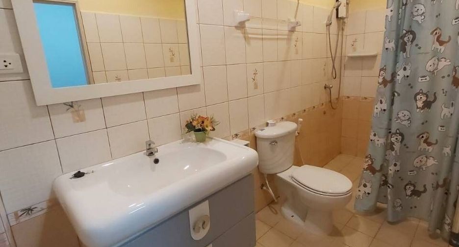 For rent 4 bedrooms townhouse in Mueang Chiang Mai, Chiang Mai