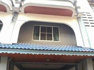 For rent 4 bedrooms townhouse in Mueang Chiang Mai, Chiang Mai
