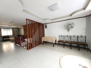 For rent 4 bedrooms townhouse in Mueang Chiang Mai, Chiang Mai