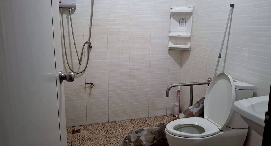 For rent 2 bedrooms townhouse in Mueang Chiang Mai, Chiang Mai
