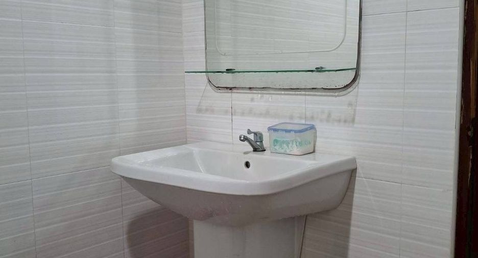 For rent 2 bedrooms townhouse in Mueang Chiang Mai, Chiang Mai