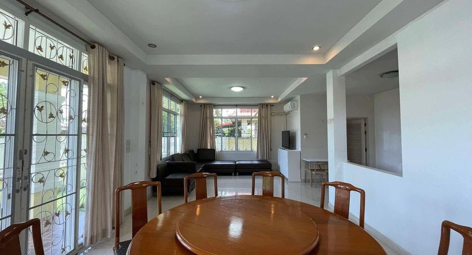 For rent 4 bedrooms house in Mueang Chiang Mai, Chiang Mai