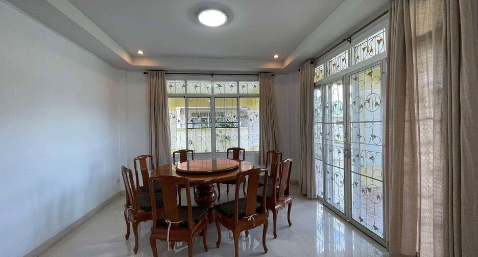 For rent 4 bedrooms house in Mueang Chiang Mai, Chiang Mai