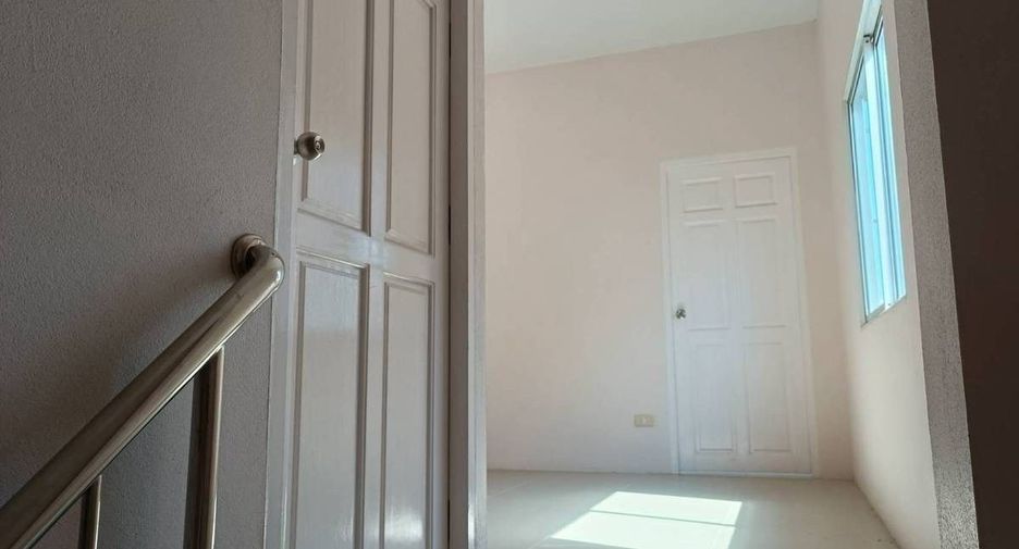 For rent 3 bedrooms townhouse in San Sai, Chiang Mai
