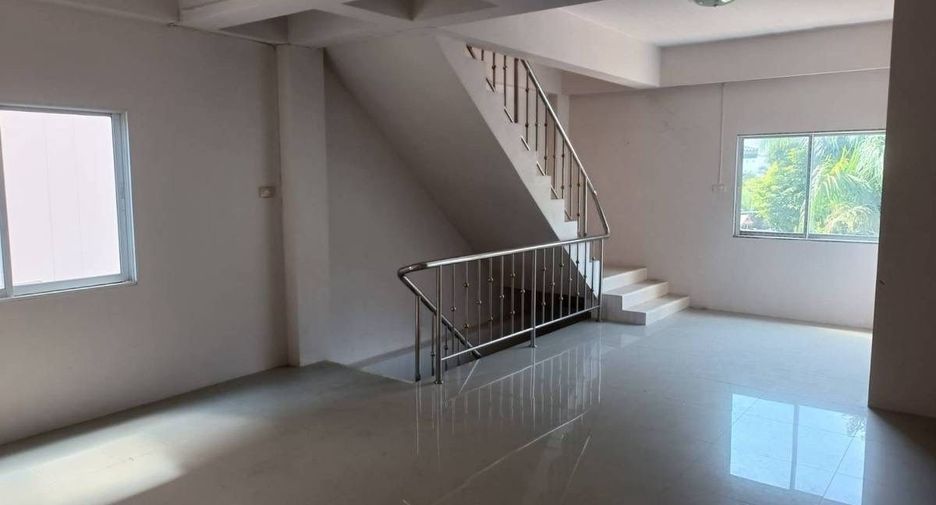 For rent 3 bedrooms townhouse in San Sai, Chiang Mai