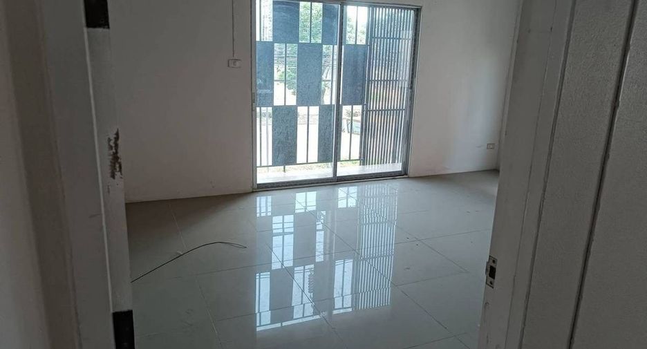 For rent 3 bedrooms townhouse in San Sai, Chiang Mai