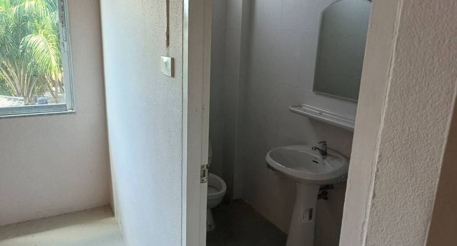 For rent 3 bedrooms townhouse in San Sai, Chiang Mai