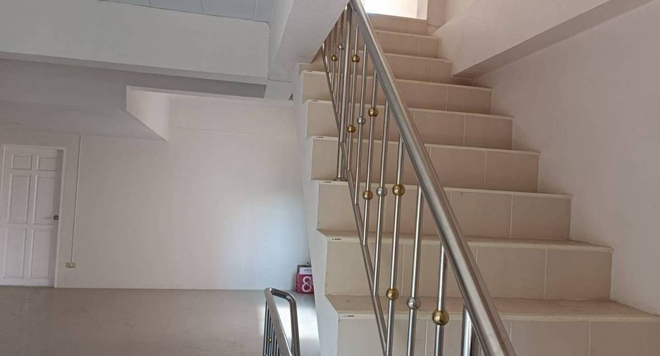For rent 3 bedrooms townhouse in San Sai, Chiang Mai