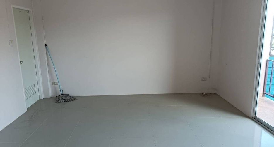 For rent 3 bedrooms townhouse in San Sai, Chiang Mai