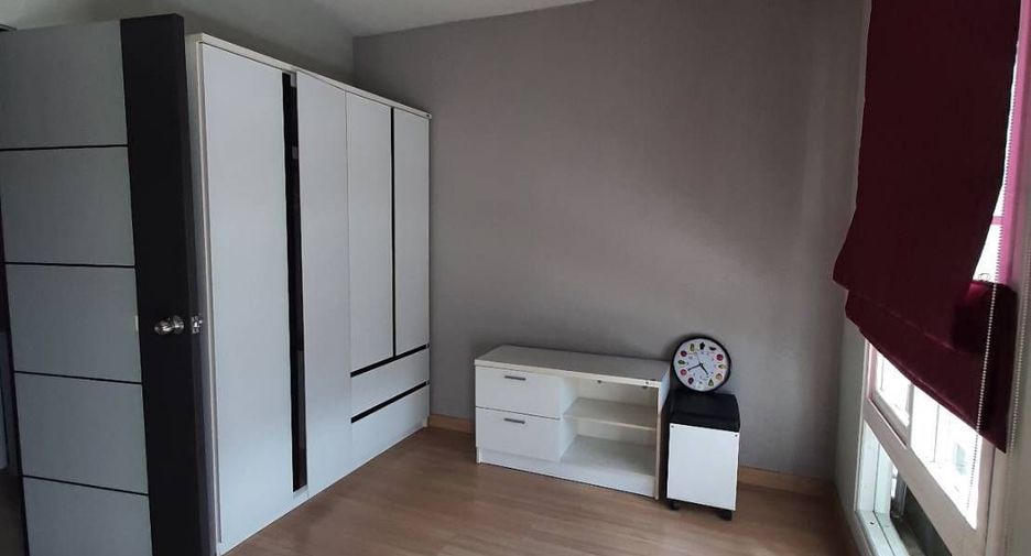 For rent 3 bedrooms townhouse in Mueang Chiang Mai, Chiang Mai