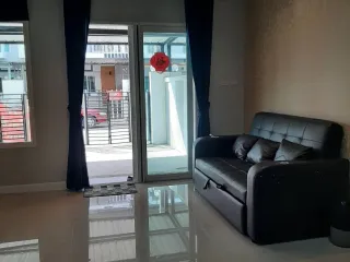 For rent 3 bedrooms townhouse in Mueang Chiang Mai, Chiang Mai