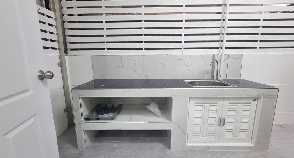 For rent 2 bedrooms townhouse in Mueang Chiang Mai, Chiang Mai
