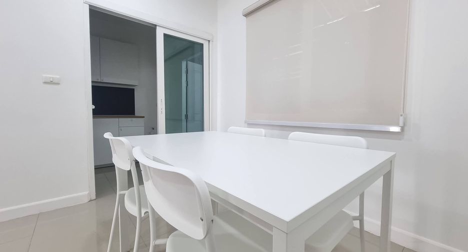 For rent 2 bedrooms townhouse in Mueang Chiang Mai, Chiang Mai