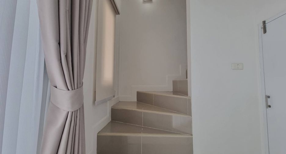 For rent 2 bedrooms townhouse in Mueang Chiang Mai, Chiang Mai