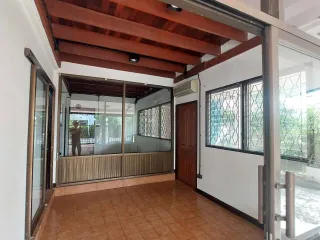 For rent 4 bedrooms house in Mueang Chiang Mai, Chiang Mai