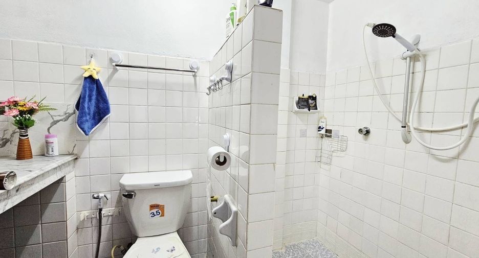 For rent 3 bedrooms townhouse in Mueang Chiang Mai, Chiang Mai