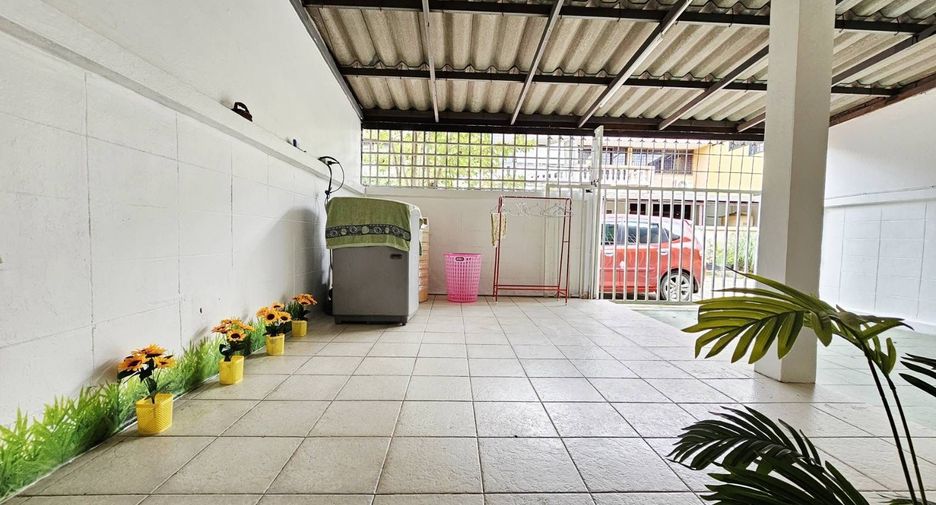 For rent 3 bedrooms townhouse in Mueang Chiang Mai, Chiang Mai