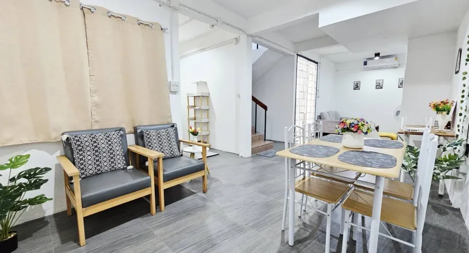 For rent 3 bedrooms townhouse in Mueang Chiang Mai, Chiang Mai