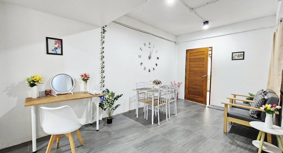 For rent 3 bedrooms townhouse in Mueang Chiang Mai, Chiang Mai
