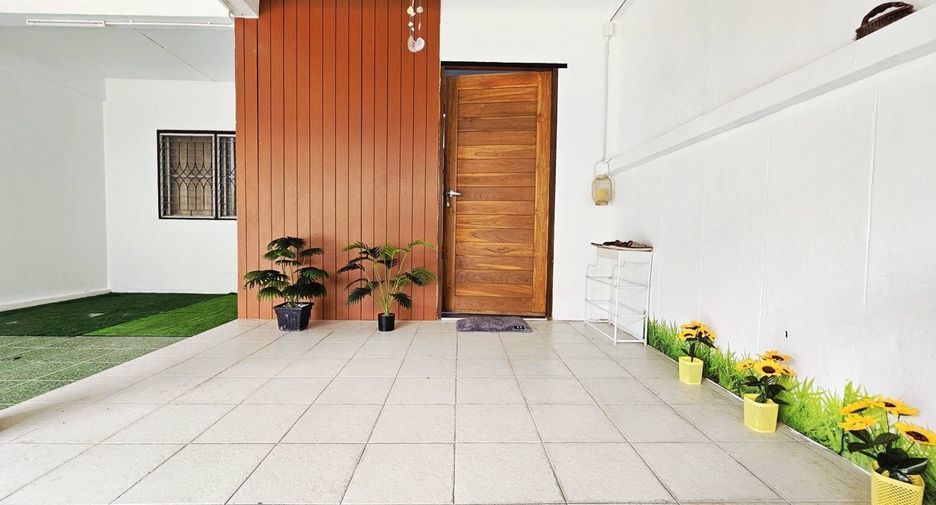 For rent 3 bedrooms townhouse in Mueang Chiang Mai, Chiang Mai