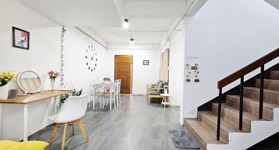 For rent 3 bedrooms townhouse in Mueang Chiang Mai, Chiang Mai
