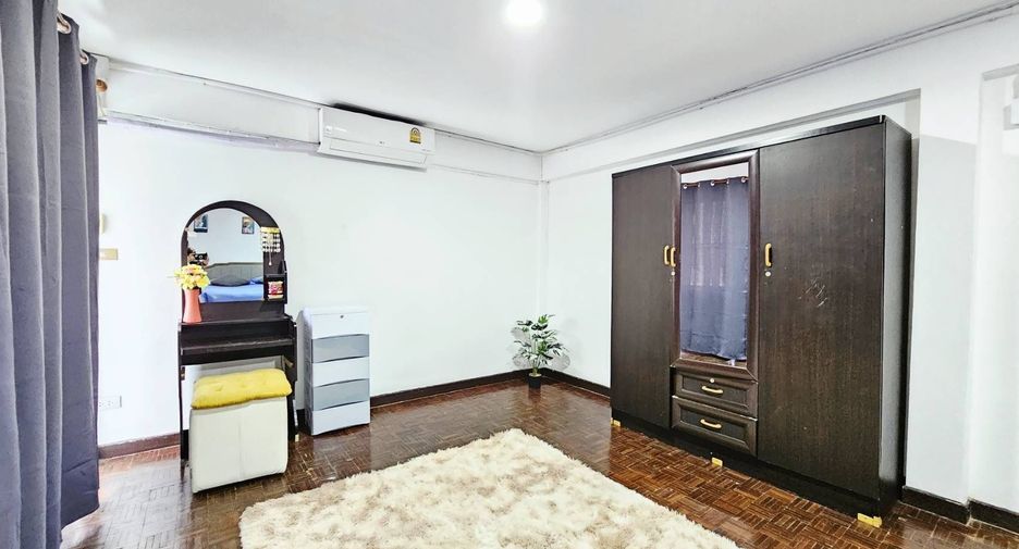 For rent 3 bedrooms townhouse in Mueang Chiang Mai, Chiang Mai