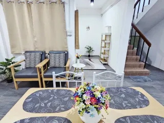 For rent 3 bedrooms townhouse in Mueang Chiang Mai, Chiang Mai