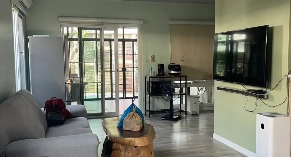 For rent 3 bedrooms townhouse in Mueang Chiang Mai, Chiang Mai