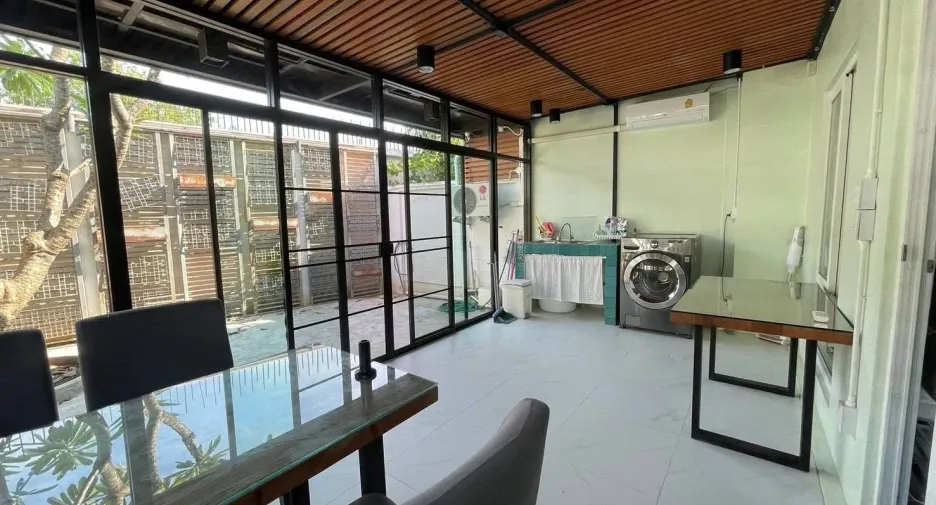 For rent 3 bedrooms townhouse in Mueang Chiang Mai, Chiang Mai