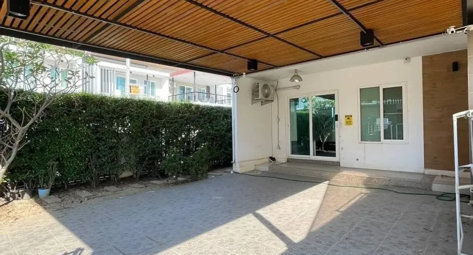 For rent 3 bedrooms townhouse in Mueang Chiang Mai, Chiang Mai