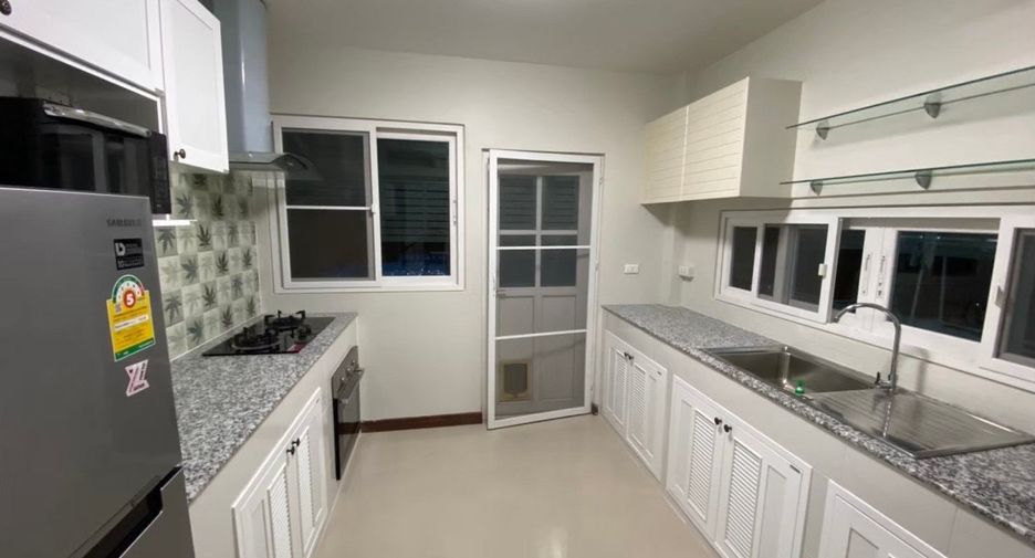 For rent 3 bedrooms house in San Sai, Chiang Mai